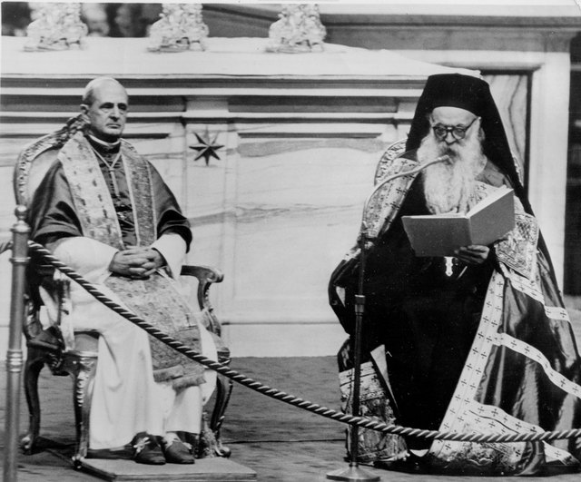 7 декабря 1965 г. одновременно с Павлом VI Константинопольский Патриарх Афинагор I объявил о взаимном снятии анафем 1054 г., которые этим произвольным постановлением, якобы, устранены из памяти Церкви.